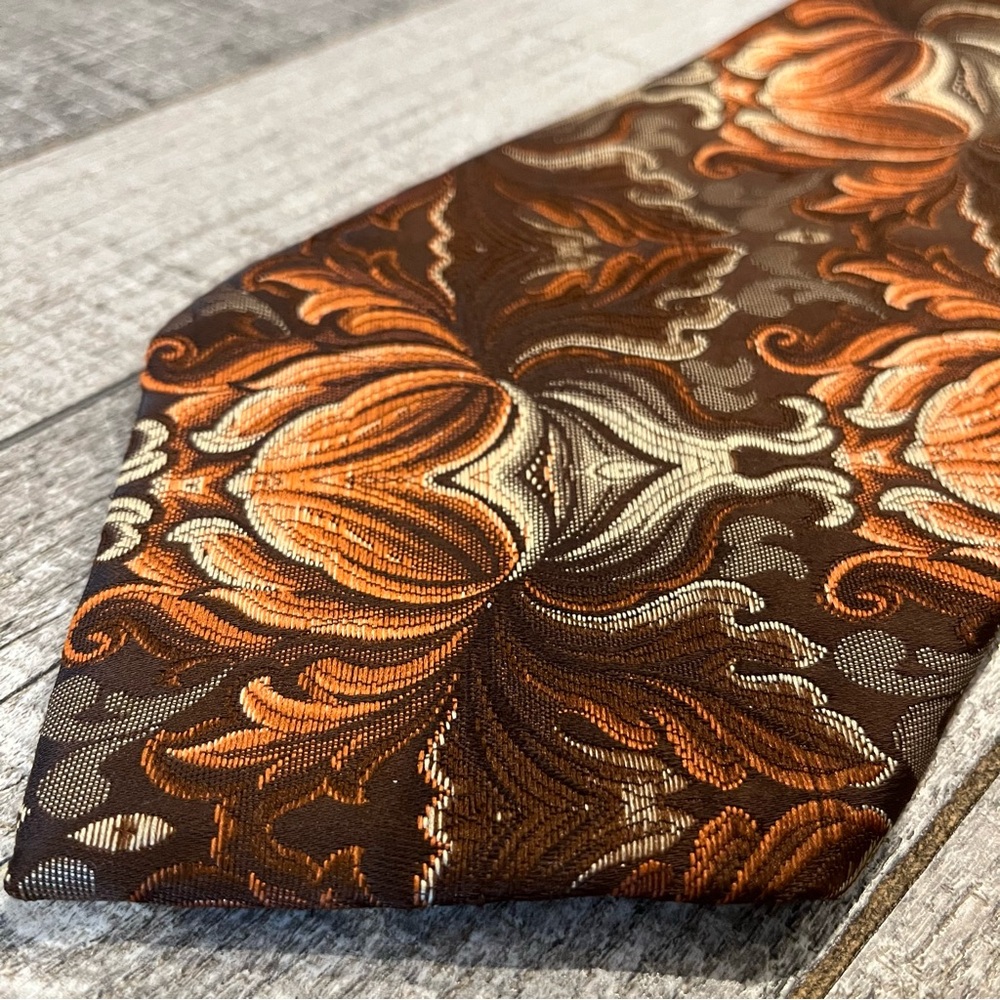 VINTAGE Oleg Cassini silk/polyester tie